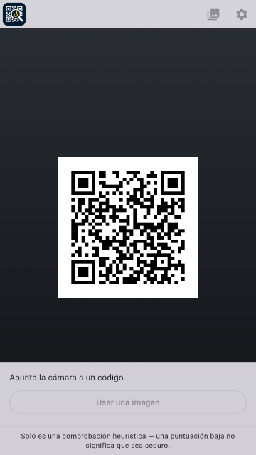 El escáner: la vista de la cámara con un código QR y un botón para usar una imagen en su lugar.
